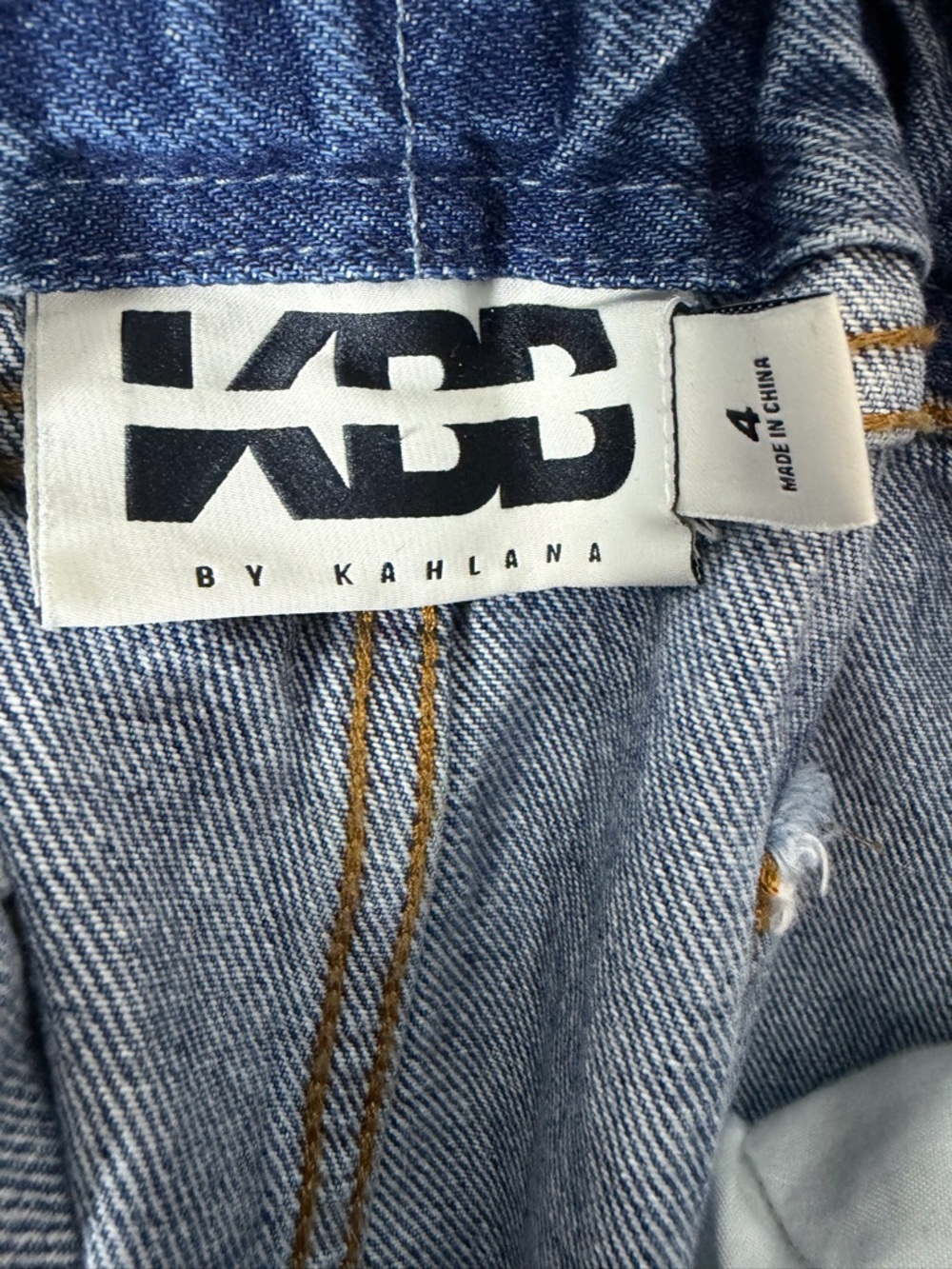 KBB by KAHLANA Women's Barrel Leg 'The
Paper Bag Jean' - Light Wash 4 - Picture 8 of 10
